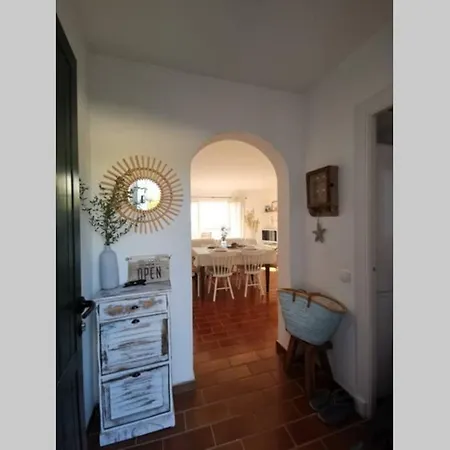 V. Lona: Beautiful Duplex With A Stunning Seaview *